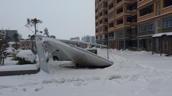 被積雪壓塌的車棚都有什么特點(diǎn)？